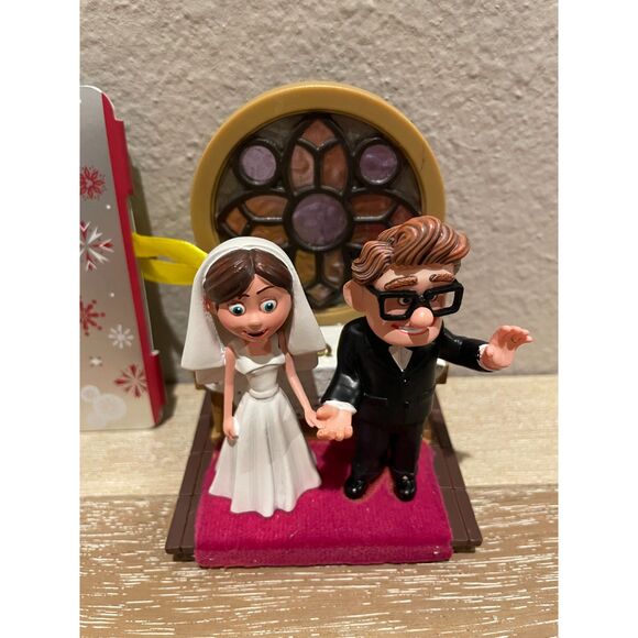 CARL & ELLIE~WEDDING~UP~Sketchbook~Ornament + Retired~NWT~Disney Store~2020 - Picture 1 of 4